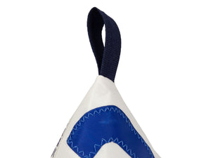 Made of white and blue Dacron sail and navy canvas, and adorned with an oversized blue number '3', this pyramid-shaped door stopper will add a splash of colour and nautical character to your interior!