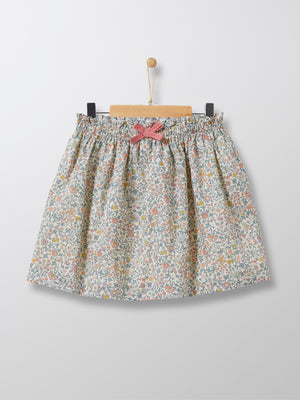 This ultra-refined floral Liberty print skirt is a great addition to an elegant summery look as well as an everyday casual look, when accompanied with sneakers and a plain t-shirt for instance. 