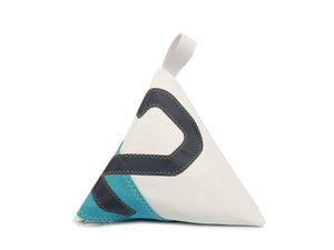 Made of white and grey Dacron sail and light blue canvas, and adorned with an oversized grey number '2', this pyramid-shaped door stopper will add a splash of colour and character to your interior!