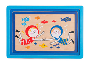 This educational multi-level puzzle is made of wood and consists of 18 pieces on 3 levels. Suitable for 2 years old and over. Here level 4, 2 kids diving amongst the fish.