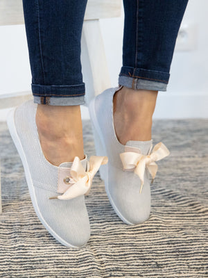 This French ‘Marina’ neo retro sneaker comes packed with elegant details such as cream silk ribbon shoelaces which complement beautifully its nautical inspiration with oversized eyelets and leather yokes.
