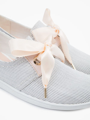  ‘Marina’ model comes packed with elegant details such as cream silk ribbon shoelaces which complement beautifully its nautical inspiration with oversized eyelets and leather yokes.  